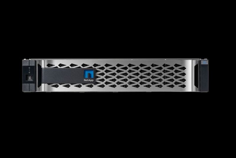 AFF A320 ist NetApps NVMe-Komplettlösung für den Massenmarkt. Besonders ist nach Angaben des Herstellers die geringe Latenzzeit von nur 100µs, die Geschäftsanwendungen wie Oracle, MS SQL, VMware, oder SAP performant und unterbrechungsfrei laufen lässt. (NetApp)
