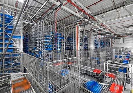 Modulares Konzept: Aufgrund des starken Wachstums von ATP wird das AKL aktuell von 50.400 auf 65.000 Behälterstellplätze erweitert. (Witron)