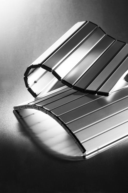 Gliederschuerzen_schwarz_weiss ()