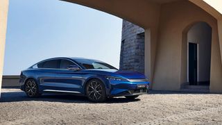 Elektrisch angetriebene Oberklasse-Fahrzeuge chinesischer Marken sind in dem Land zunehmend beliebter – und machen deutschen Modellen spürbar Konkurrenz. Im Bild: die Limousine BYD Han. (Bild: BYD)