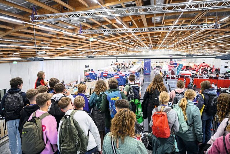 Die SkillQuest lädt Schülerer, Lehrlinge und junge Erwachsene am 21. April 2026 dazu ein, Industrieberufe hautnah zu erleben.(Bild:  SkillsAustria | MaxSlovencik | Florian Wieser)