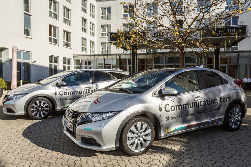 Communicating Cars: In München sind die Autos rund um das electronica-Messegelänge unterwegs (Kalle Singer)