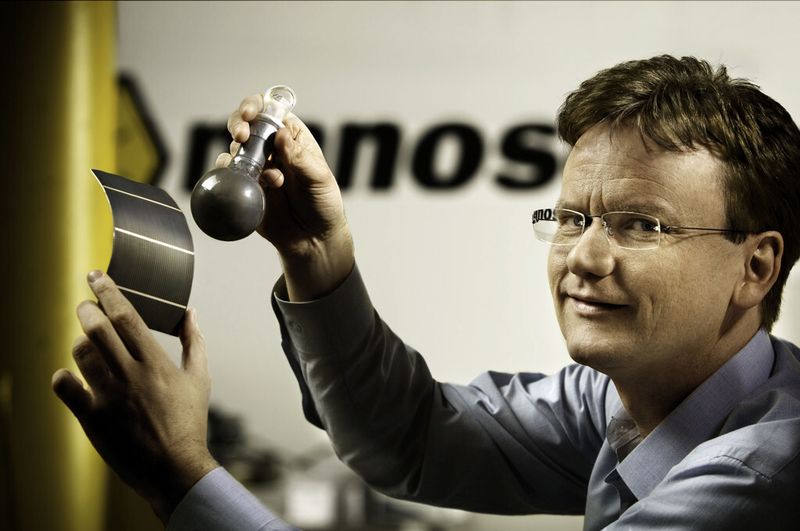 Druckbare Tinten, die nanostrukturierte Absorber enthalten, könnten die Photovoltaik deutlich billiger machen. (Nanosolar)