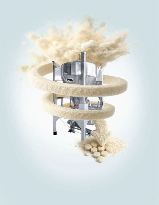 In der Tabletten- und Kapselfertigung spielt das Materialhandling eine zentrale Rolle. Pulvermischungen, Granulate oder Pellets müssen zuverlässig und schonend von einem Prozessschritt zum nächsten transportiert werden. (Bild:  © Fotoatelier Bernhard e.K.; Azo; KI-generiert)