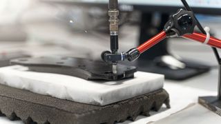 In der Textar-Entwicklungsabteilung widmet sich ein Spezialisten-Team ausschließlich NVH-Phänomenen. Sie stellen sicher, dass Textar-Beläge auch im freien Ersatzteilmarkt den steigenden Anforderungen in Sachen NVH genügen. (Bild: Textar)