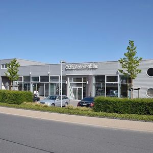 Das moderne Hauptgebäude von Orth in Beselich hat für einen Servicepartner beachtliche Ausmaße.