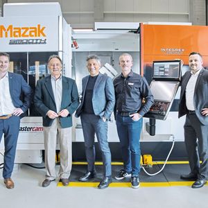 Toute la direction de Tschudin, Wenk et Mazak était également présente, de gauche à droite : Max Horwat (Teamleader Internal Indirect Sales, Yamazaki Mazak Deutschland GmbH), Urs Tschudin (propriétaire Tschudin AG), Marco Casanova (directeur général Yamazaki Mazak Deutschland), Thomas Siegrist (CEO Wenk AG) et Kai Fähnrich (Head of Dealer Management, Yamazaki Mazak Deutschland GmbH).(Source :  Matthias Böhm)