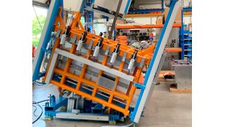 Hier blickt man auf ein Werkzeug für die Polyurethan-Hartschaumverarbeitung von BBG. Das Besondere an dem System ist seine explosionsgeschützte Eigenschaft, weshalb auch Polyurethan mit Pentangaszusatz als Treibmittel verarbeitet werden können. Hier mehr dazu ... (Bild: BBG)