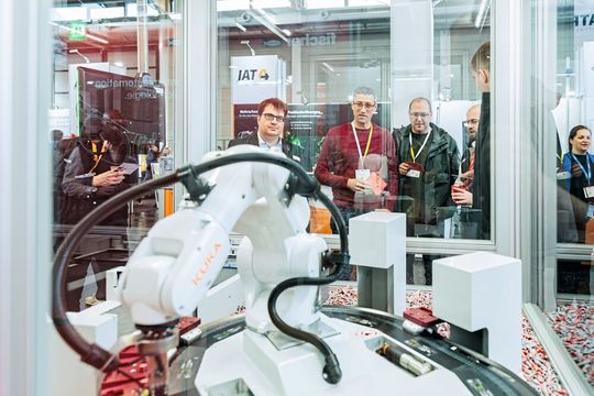 Kompakte Wege, direkte Kontakte, ein umfassendes Vortragsprogramm, thematisch fokussierte Sonderaktionen und die umfangreichen Services machen den Besuch auf der «all about automation» in Friedrichshafen zu einem besonders effizienten Messeerlebnis.(Bild:  Easyfairs GmbH)