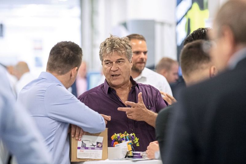 Der Ausstellungsbereich wurde rege für Gespräche und Networking genutzt. (Bild: Thomas Entzeroth)