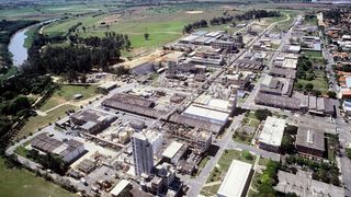 Im bereits bestehenden Chemiepark Guaratinguetá (São Paulo) wird die BASF die erste Produktionsanlage für die Herstellung von 2-Ethylhexyl-Acrylat in Betrieb nehmen – ein wichtiges Vorprodukt für die Klebstoff- und Lackindustrie.  (Bild: BASF)