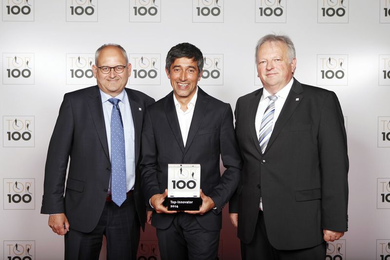 Michael Geutler und Robert Eibl, beide Geschäftsführer von der MMM Münchener Medizin Mechanik GmbH: Zum besseren Verständnis der Arbeitsabläufe und Prozesse arbeiten die Beschäftigten des Systemanbieters für die Sterilgutaufbereitung während der Einarbeitungszeit teilweise sogar bei dem Kunden mit, woraus sich wieder neue Ideen entwickeln. (KD Busch/Compamedia)