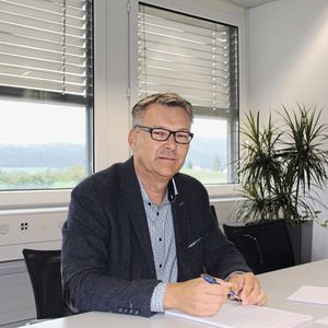 «Gerade für KMUs ist ein externer Berater Pflicht. Mit einer Risikoanalyse kann dieser aufzeigen, was ein Security-Fall wirklich kosten kann.»  Frank Hinz, Bereichsleiter Vertrieb bei Omniray(Bild:  at – Aktuelle Technik)