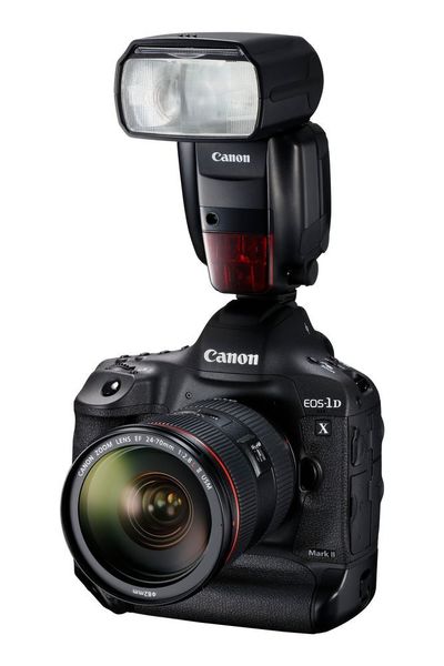 EOS 1D X Mark II bietet auch Zubehör. (Bild: Canon)