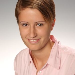 Katrin Frimbichler hat gemeinsam mit ihrer Schulkameradin Clara Speckbacher eine vertikale Windkraftanlage gefertigt.