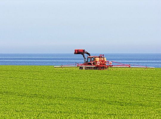 Nährstoffeinträge in das Grundwasser infolge stickstoffhaltiger Düngung sind in Europa vielerorts ein Problem. Nährstoffeinträge in das Grundwasser infolge stickstoffhaltiger Düngung sind in Europa vielerorts ein Problem.