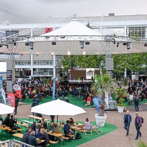 Dienstag, Donnerstag, Freitag und Samstag veranstaltet die Messe kurz vor Messeschluss jeweils eine Happy Hour mit Live-Musik. (Bild: Messe Frankfurt Exhibition GmbH / Jens Liebchen)
