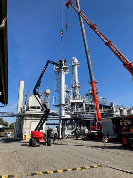 Die Aufstellung der neuen Kolonne übernahm das Team der Richard Geiss GmbH in Eigenregie.  (Bild: Richard Geiss )