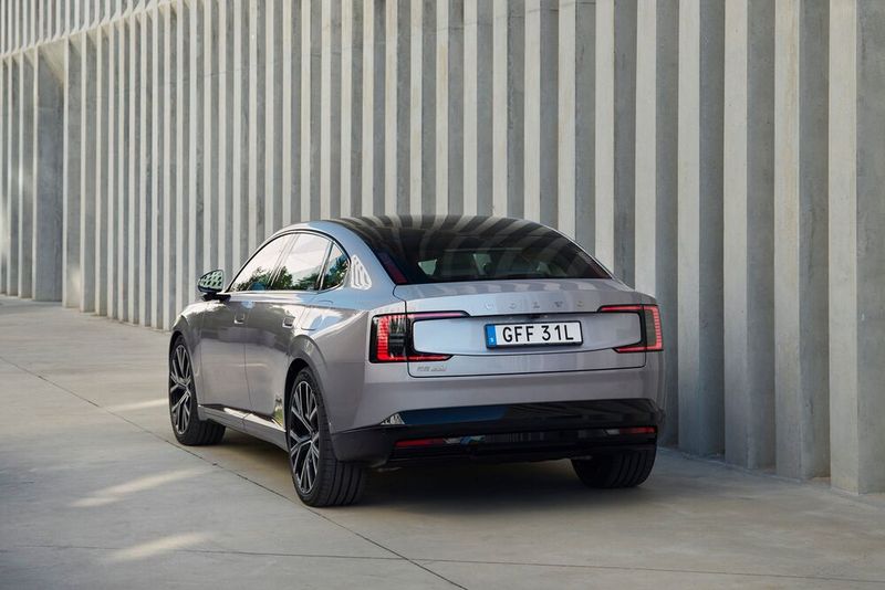 In der Basisversion kostet der ES90 mit Single Motor 70.500 Euro. Mit mehr Leistung, einigen Extras und zum Beispiel Allradantrieb sind aber auch über 100.000 Euro möglich. (Bild: Volvo)