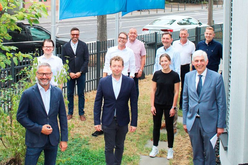 Die Projektgruppe „Virtuelles eAutohaus“ stellte beim Landesverband Hessen ihre Ergebnisse vor.(Bild:  Kfz-Gewerbe Hessen)