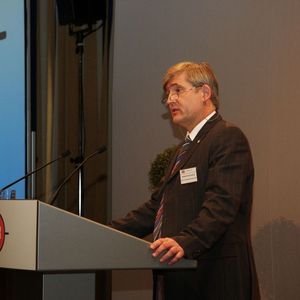 In diesem Jahr stand die 70. Hauptsitzung unter dem Motto „Sensoren“ und kehrte damit – wie sich Dr. Norbert Kuschnerus, Vorsitzender der Namur, ausdrückte – zurück zur Basis der Automatisierung. 