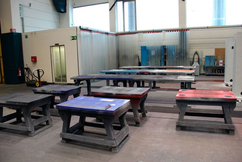 Am Ende der Veranstaltung öffnete Waldrich Coburg seine „heiligen Hallen“ und gab während einer Werksführung Einblicke in das tägliche Handwerk. (Bild: Sonnenberg)