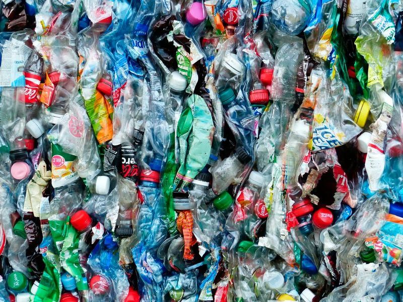 Nur 16 % des in Deutschland anfallenden Kunststoffabfalls werden hier auch recycelt. (gemeinfrei)