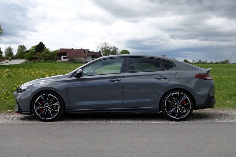 ...und ist mit 4,46 Metern über einen Zentimeter länger. (Wehner / »kfz-betrieb«)