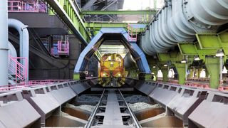 Fig. 1: The mobile high-performance de-dusting facility ensures minimum dust emissions during railcar unloading at the Thyssenkrupp Steel site in Duisburg-Hamborn, Germany. (Picture: Thyssenkrupp Uhde Engineering Services)