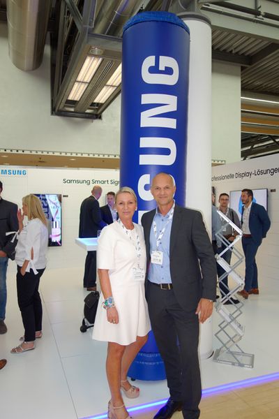 Tina Katzinger mit ihrem neuen Chef Michael Vorberger, Samsung. (Bild: IT-BUSINESS)
