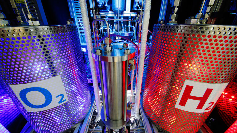 Basierend auf der Hochtemperatur-Brennstoffzelle (SOFC, Solid Oxide Fuel Cell) entwickeln die DLR-Forscher einen Hochtemperatur-Elektrolyseur (SOEC). (Bild: DLR)