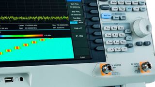 Der SVA1032X bis 3,2 GHz vereint Spektrum- und vektorielle Netzwerkanalyse in einem Gerät. Zudem lassen sich optional Funktionen freischalten: Modulationsanalyse, EMV-PreCompliance und Distance-to-Fault. (Siglent)