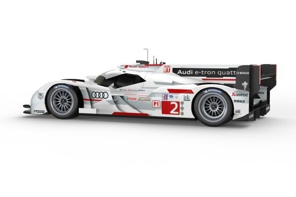 Der neue Audi R18 e-tron quattro: für die Rennsaison 2013 wurde der Rennbolide mit Hybridantrieb gründlich überarbeitet (Bild: Audi Motorsport)