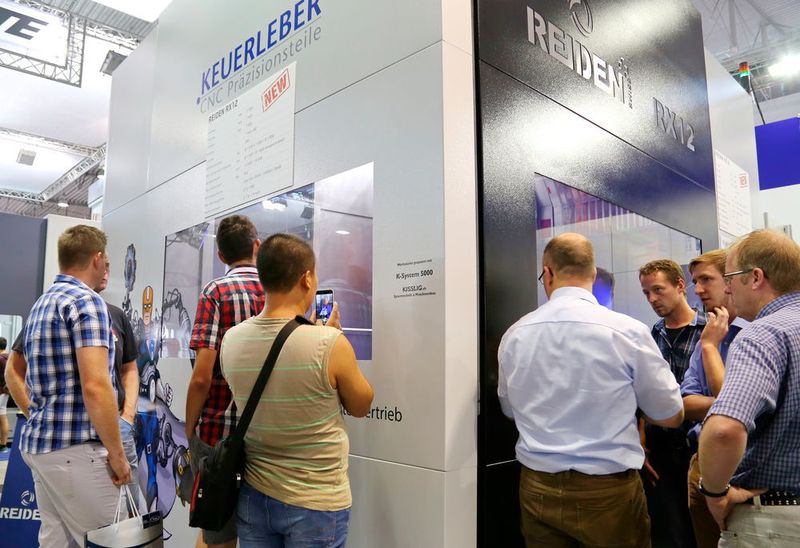 Reiden präsentierte neu auf der AMB 2016 sein 5-Achsen-Bearbeitungszentrum RX 12, mit der Möglichkeit für Fräs-Dreh-Bearbeitungen und einem einfachen aber sehr effektiven und platzsparenden Palettenwechslerkonzept. (Anne Richter, SMM)