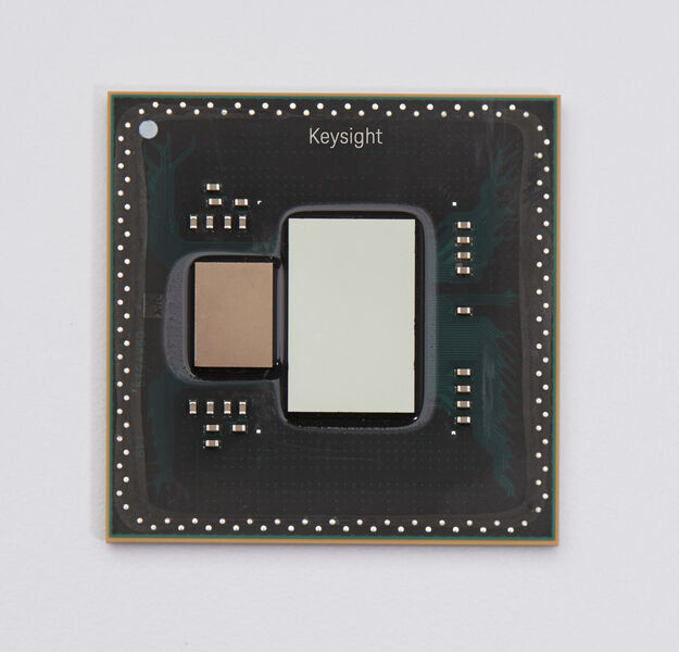 Leistungsstarke Hardware: Ein neuentwickelter A/D-Wandler in 65-nm-CMOS mit einem 130 nm Bi-CMOS-Buffer-IC. (Keysight)