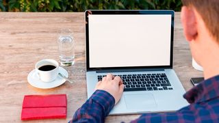 Dank Homeoffice ist auch das Arbeiten im Café kein Problem.  (gemeinfrei)