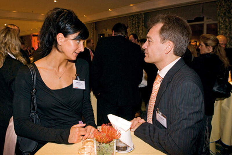 Katja Förster (Komsa) im Gespräch mit Thomas Kessler (Dynamic Blue) (Archiv: Vogel Business Media)