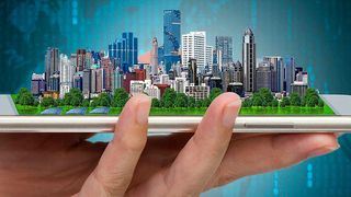 Der Weg zur digitalen Kommune ist weit und teuer (nirutft - stock.adobe.com)