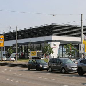 Der Seat- und Volkswagen-Betrieb vor dem Umbau. Das Gebäude an der Heilbronner Straße ist ein wuchtiger Baukörper.(Bild:  VWI)