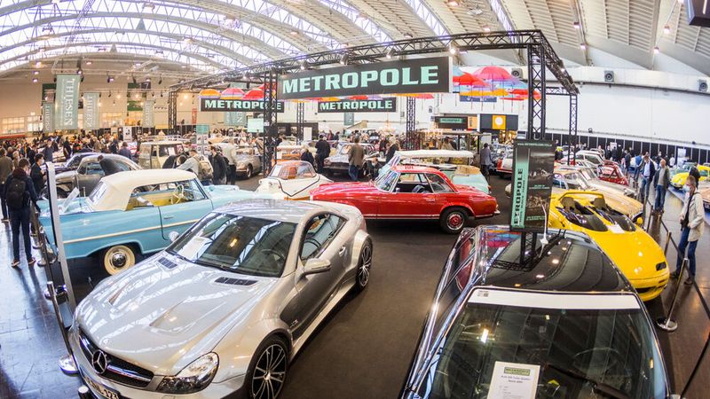 Nach zwei Jahren Corona-Zwangspause hat die Techno-Classica Essen vom 23. bis zum 27. März 2022 wieder Oldtimer-Freunde aus vielen Ländern angelockt.  (Bild: Messe Essen)