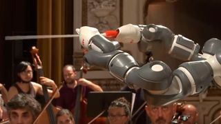 Der erste kollaborative Roboter, der ein Orchester dirigiert. (ABB)