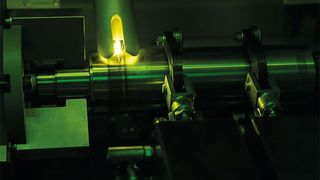 Vom Laserschweißen sehr komplexer Antriebskomponenten über das Laserreinigen von Bauteilen bis hin zur Laserbeschichtung von Bremsscheiben – Emag zeigt, dass die Bearbeitungsmöglichkeiten durch den und mit dem Laserstrahl sehr vielfältig sind. (Bild: Emag)
