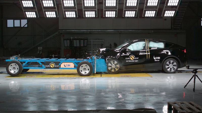 Das Tesla Model Y erhielt insgesamt die Bestnote im Crashtest. (Bild: Autoren-Union Mobilität/Euro NCAP)