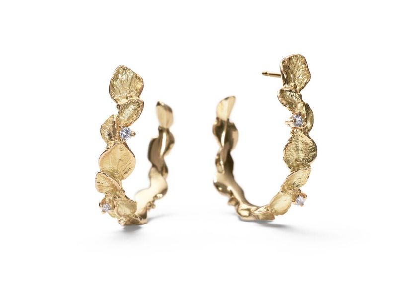 Alle Schmuckstücke sind im Onlineshop des Unternehmens erhältlich. Im Bild Creolen aus der Kollektion Windspiel 1. (Bild: ERNESTO MARTENS)