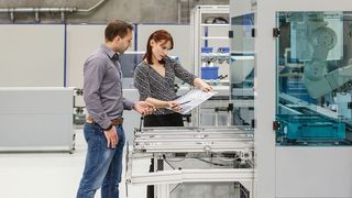 Die industrielle Optimierungsmethode namens Wertstromanalyse läuft seit über 40 Jahren immer gleich ab, sagen Experten. Nun will sie ein Forschungsteam vom Fraunhofer-IPA mit der I-Fakt GmbH ins digitale Zeitalter bringen. Das hat seinen Reiz... (Bild: Uni Stuttgart IFF / Fraunhofer-IPA)