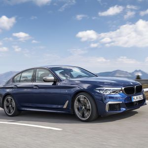 (BMW)