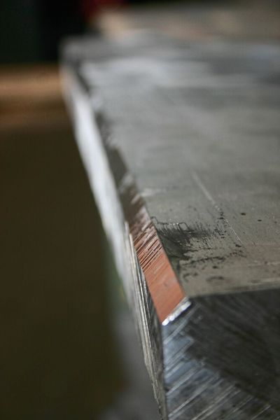 Die Oberflächen, die mit einem Trutool-TKF-System erzeugt werden sind oxidationsfrei und metallisch blank, wie man hier gut erkennen kann. (Bild: Trumpf)