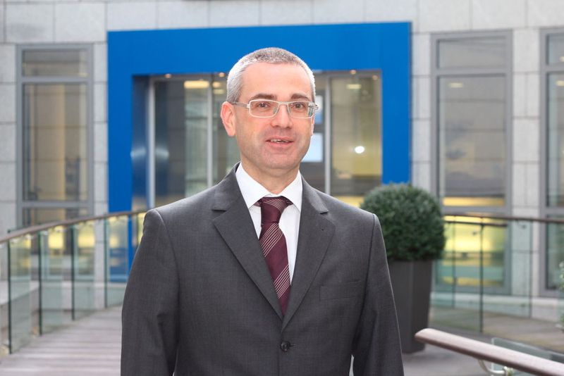 Hans-Peter Bursig, Geschäftsführer im Fachverband Elektromedizinische Technik im Zentralverband Elektrotechnik- und Elektronikindustrie: „Hersteller, die mit einer Benannten Stelle aus Großbritannien zusammenarbeiten, sollten die weitere Entwicklung sehr aufmerksam beobachten.“ (ZVEI)