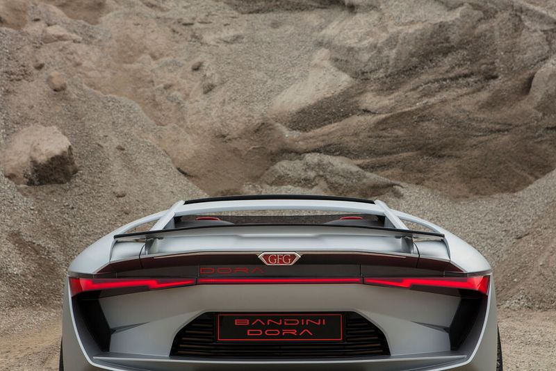 Das Rücklicht des Bandini Dora erstreckt sich, wie ein Band, über die gesamte Breite der Heckpartie. (Bild: GFG Style)