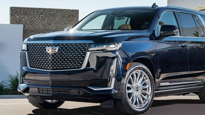 Der Cadillac Escalade ist zwar eher selten in Deutschland, dafür aber auch besonders schwer. Fast alle Neuwagen wiegen mehr als eine Tonne. Beim Escalade sind es 3,5 Tonnen.(Bild:  Jessica Lynn Walker/Cadillac)
